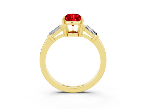 Yellow gold Pear Cut Cut Diamond Ring with Tapered Baguette Side Stones in Four-Prong Setting_3