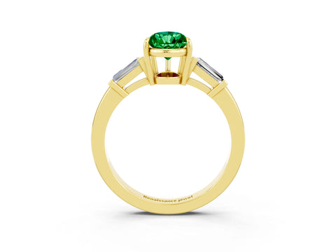 Yellow gold Pear Cut Cut Diamond Ring with Tapered Baguette Side Stones in Four-Prong Setting_3