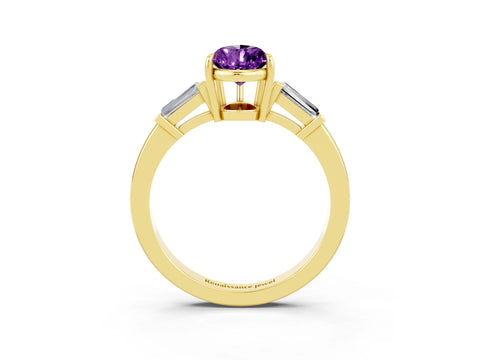 Yellow gold Pear Cut Cut Diamond Ring with Tapered Baguette Side Stones in Four-Prong Setting_3