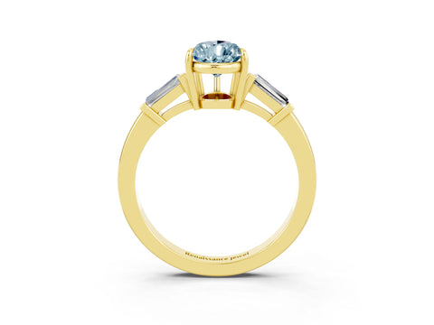 Yellow gold Pear Cut Cut Diamond Ring with Tapered Baguette Side Stones in Four-Prong Setting_3
