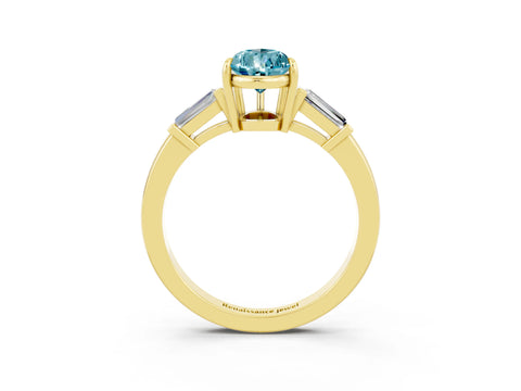 Yellow gold Pear Cut Cut Diamond Ring with Tapered Baguette Side Stones in Four-Prong Setting_3