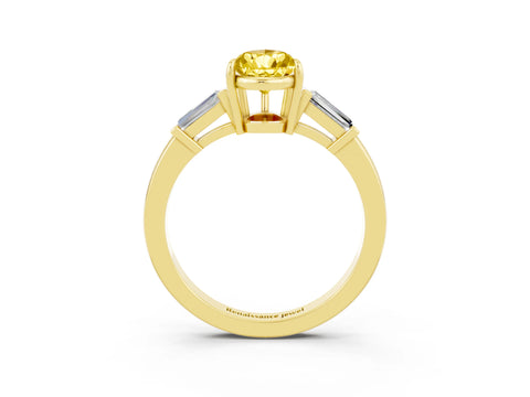 Yellow gold Pear Cut Cut Diamond Ring with Tapered Baguette Side Stones in Four-Prong Setting_3