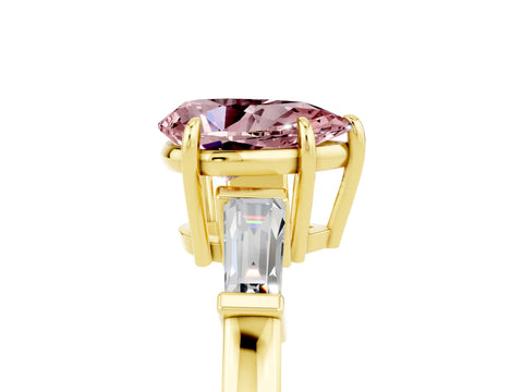 Yellow gold Pear Cut Cut Diamond Ring with Tapered Baguette Side Stones in Four-Prong Setting_5