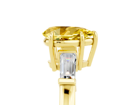 Yellow gold Pear Cut Cut Diamond Ring with Tapered Baguette Side Stones in Four-Prong Setting_5