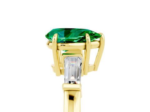 Yellow gold Pear Cut Cut Diamond Ring with Tapered Baguette Side Stones in Four-Prong Setting_5