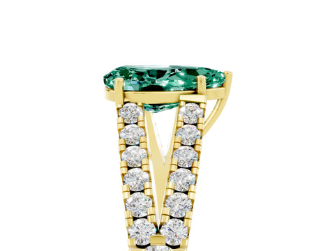 Yellow gold Pear Cut Cut Split Shank Pave Diamond Engagement Ring with Four-Prong Setting_5