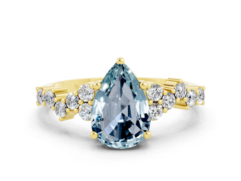 Yellow gold Pear Cut Diamond Cluster Pavé Band with Four-Prong Setting