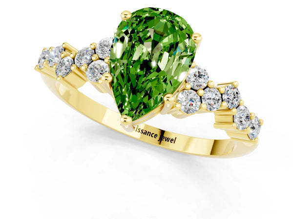 Yellow gold Pear Cut Diamond Cluster Pavé Band with Four-Prong Setting