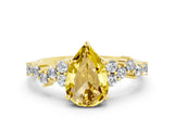 Yellow gold Pear Cut Diamond Cluster Pavé Band with Four-Prong Setting