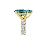Yellow gold Pear Cut Diamond Pavé Band Solitaire Ring with Prong Setting_5