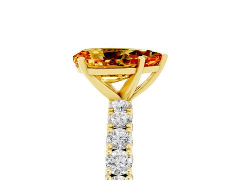 Yellow gold Pear Cut Diamond Pavé Band Solitaire Ring with Prong Setting_5