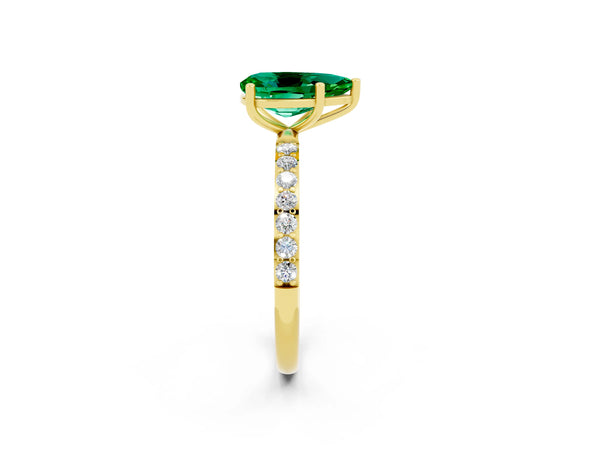 Yellow gold Pear Cut Emerald Solitaire Ring with Round Pavé Shoulders and Prong Setting