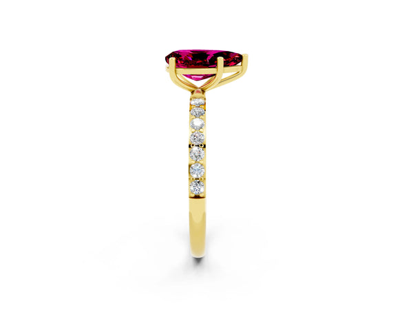 Yellow gold Pear Cut Garnet Solitaire Ring with Round Pavé Shoulders and Prong Setting