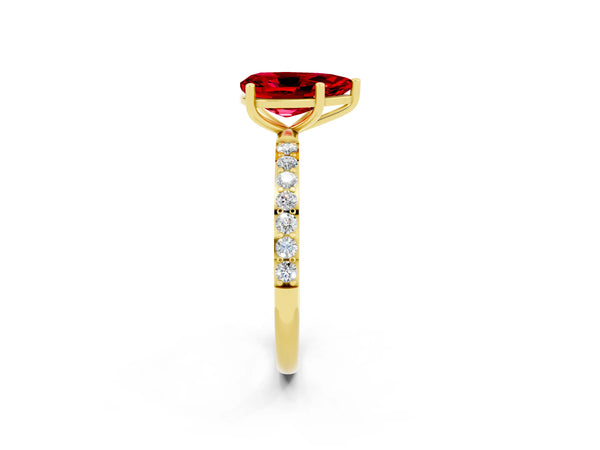 Yellow gold Pear Cut Diamond Pavé Band with Six-Prong Setting