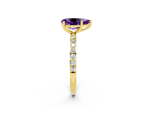 Yellow gold Pear Cut Amethyst Solitaire Ring with Round Pavé Shoulders and Prong Setting