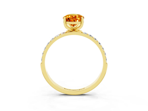 Yellow gold Pear Cut Citrine Solitaire Ring with Round Pavé Shoulders and Prong Setting