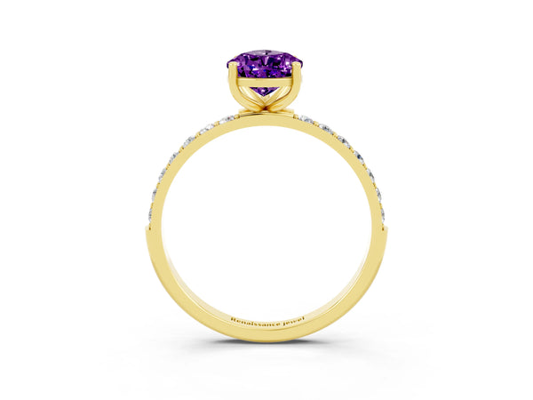 Yellow gold Pear Cut Amethyst Solitaire Ring with Round Pavé Shoulders and Prong Setting
