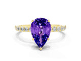 Yellow gold Pear Cut Diamond Pavé Band with Six-Prong Setting