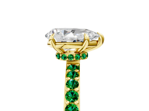 Yellow gold Pear Cut Diamond Pavé Engagement Ring with Round with Emerald side stone Accents and Prong Setting_5