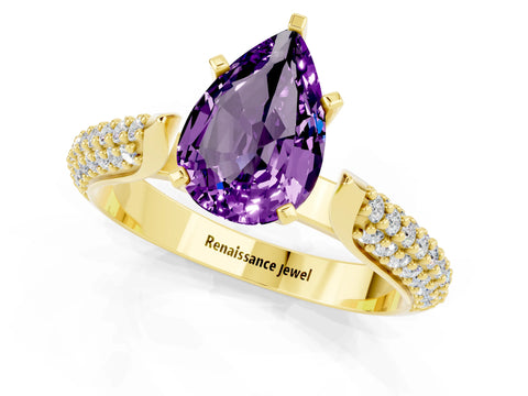 Yellow gold Pear Cut Diamond Solitaire Engagement Ring with Pavé Band and Four-Prong Setting_1