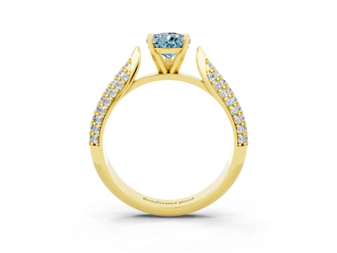 Yellow gold Pear Cut Diamond Solitaire Engagement Ring with Pavé Band and Four-Prong Setting_3