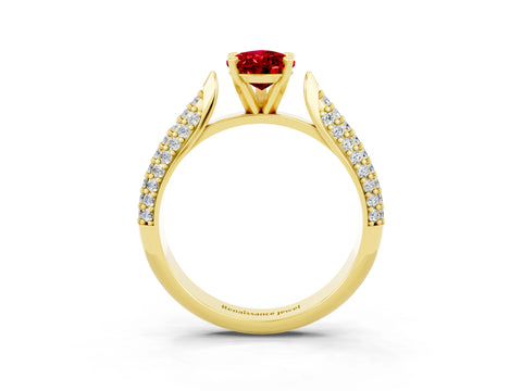 Yellow gold Pear Cut Diamond Solitaire Engagement Ring with Pavé Band and Four-Prong Setting_3