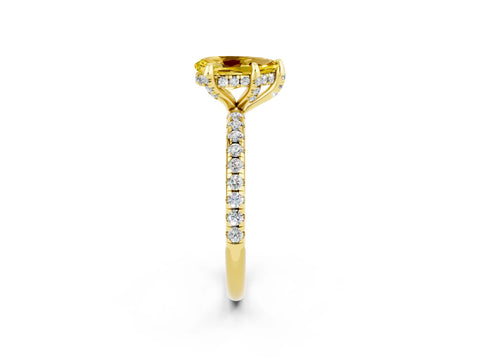 Yellow gold Pear Cut Diamond Solitaire Ring with Four-Prong Setting and Pavé Band_2