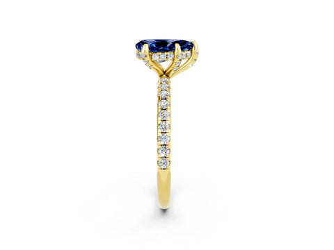 Yellow gold Pear Cut Diamond Solitaire Ring with Four-Prong Setting and Pavé Band_2