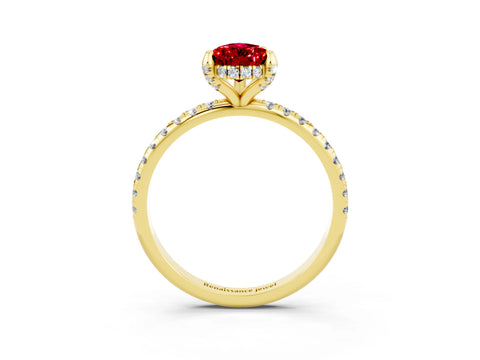 Yellow gold Pear Cut Diamond Solitaire Ring with Four-Prong Setting and Pavé Band_3