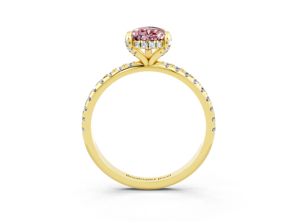 Yellow gold Pear Cut Diamond Solitaire Ring with Four-Prong Setting and Pavé Band