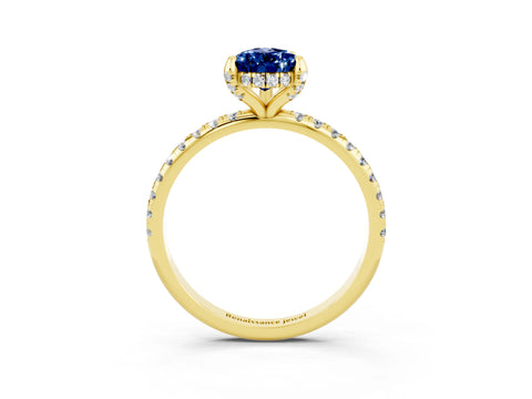 Yellow gold Pear Cut Diamond Solitaire Ring with Four-Prong Setting and Pavé Band_3