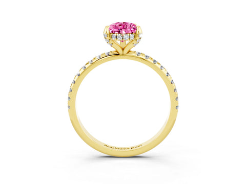Yellow gold Pear Cut Diamond Solitaire Ring with Four-Prong Setting and Pavé Band_3