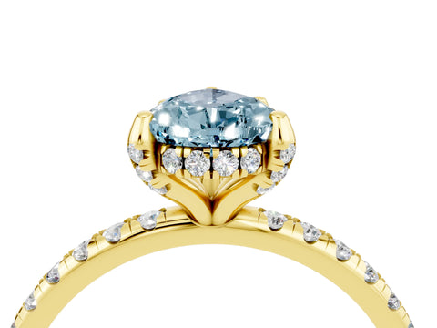 Yellow gold Pear Cut Diamond Solitaire Ring with Four-Prong Setting and Pavé Band_4