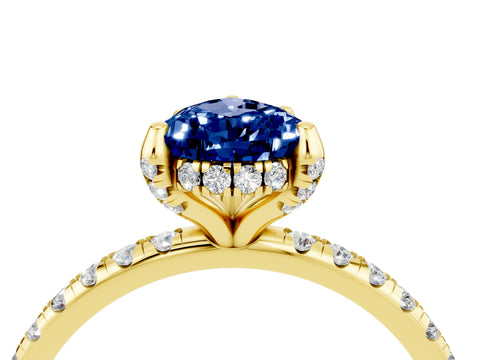 Yellow gold Pear Cut Diamond Solitaire Ring with Four-Prong Setting and Pavé Band_4