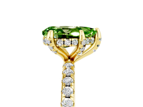 Yellow gold Pear Cut Diamond Solitaire Ring with Four-Prong Setting and Pavé Band_5