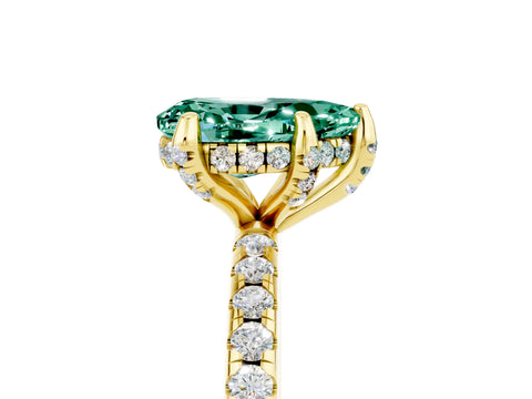Yellow gold Pear Cut Diamond Solitaire Ring with Four-Prong Setting and Pavé Band_5