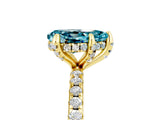 Yellow gold Pear Cut Diamond Solitaire Ring with Four-Prong Setting and Pavé Band_5