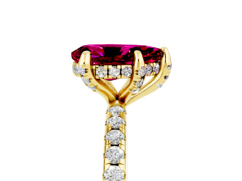 Yellow gold Pear Cut Diamond Solitaire Ring with Four-Prong Setting and Pavé Band_5