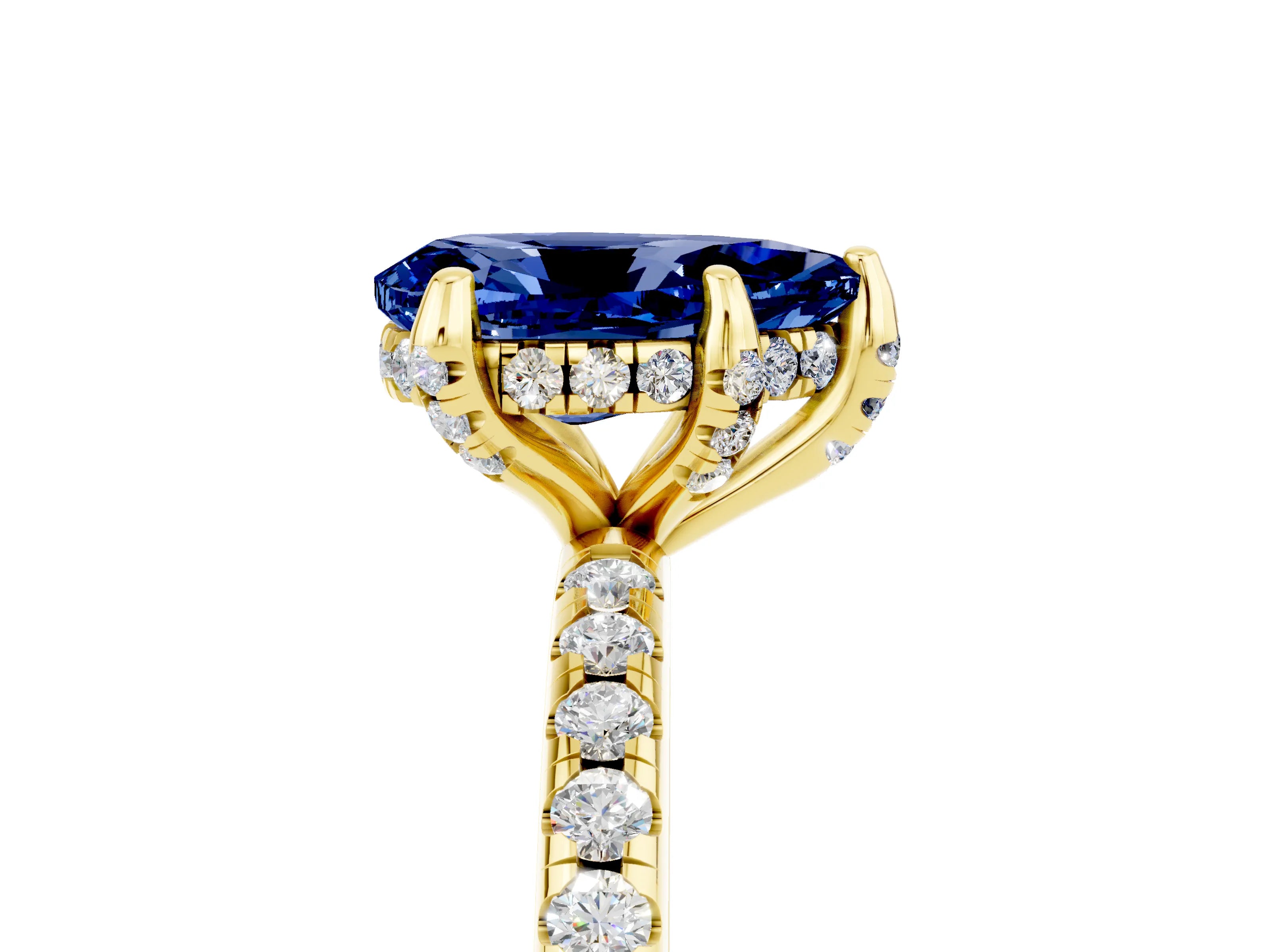 Yellow gold Pear Cut Diamond Solitaire Ring with Four-Prong Setting and Pavé Band_5