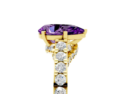 Yellow gold Pear Cut Diamond Solitaire Ring with Pavé Band and Prong Setting_5