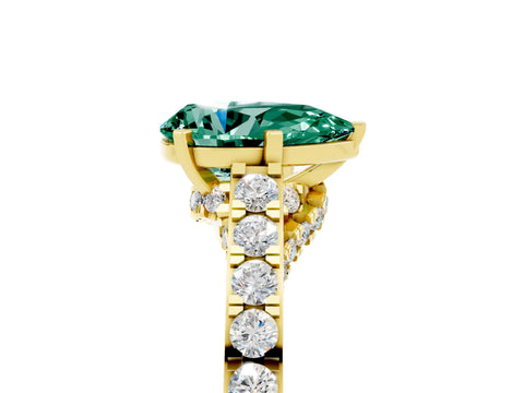 Yellow gold Pear Cut Diamond Solitaire Ring with Pavé Band and Prong Setting_5