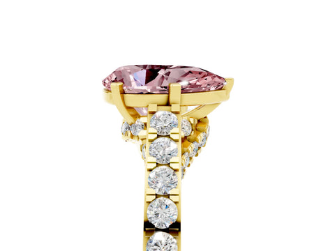 Yellow gold Pear Cut Diamond Solitaire Ring with Pavé Band and Prong Setting_5