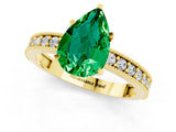Yellow gold Pear Cut Emerald Milgrain Pavé Engagement Ring with Four-Prong Setting_1