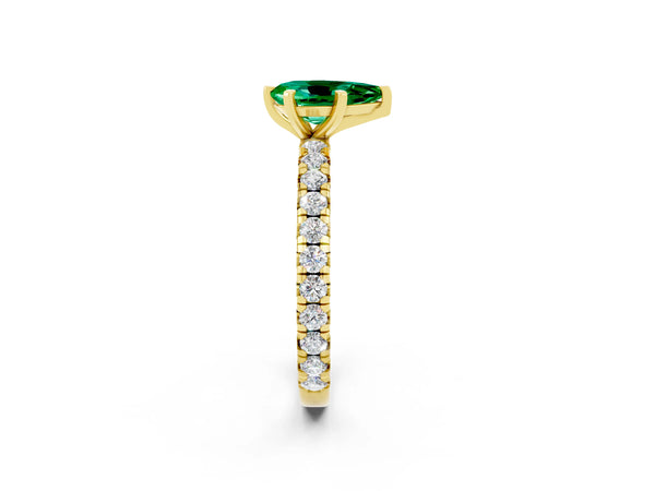 Yellow gold Pear Cut Emerald Pavé Solitaire Ring with Round Band and Prong Setting
