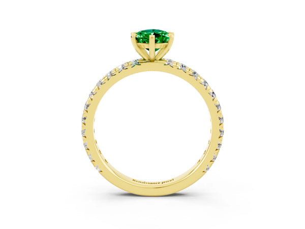 Yellow gold Pear Cut Emerald Pavé Solitaire Ring with Round Band and Prong Setting