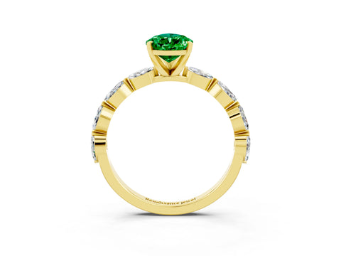 Yellow gold Pear Cut Emerald Ring with Marquise Side Stones and Prong Setting_3