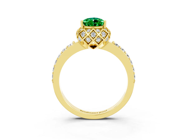 Yellow gold Pear Cut Emerald Scalloped Halo Engagement Ring with Round Shared Prong Band