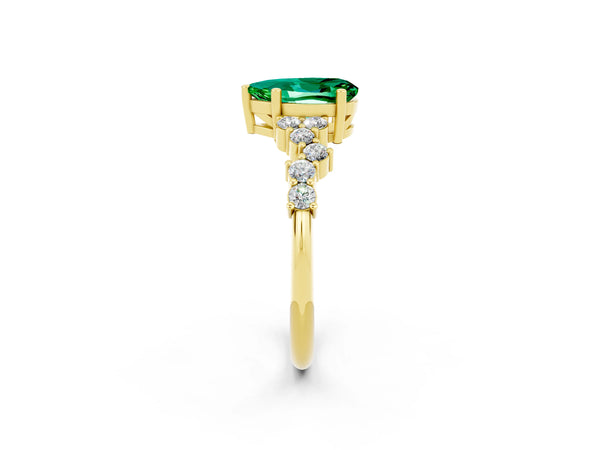 Yellow gold Pear Cut Emerald Scattered Round Accent Ring with Prong Setting