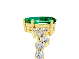 Yellow gold Pear Cut Emerald Scattered Round Accent Ring with Prong Setting_17