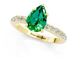 Yellow gold Pear Cut Emerald Solitaire Engagement Ring with Pavé Band and Four-Prong Setting_1